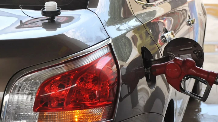 Donna ruba 28.000 litri di carburante a causa di un guasto alla pompa