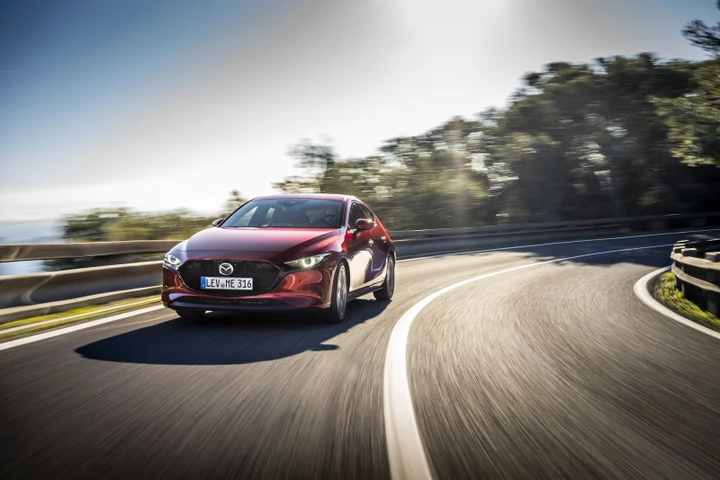 Mazda 3: al debutto la nuova motorizzazione SkyActiv-X