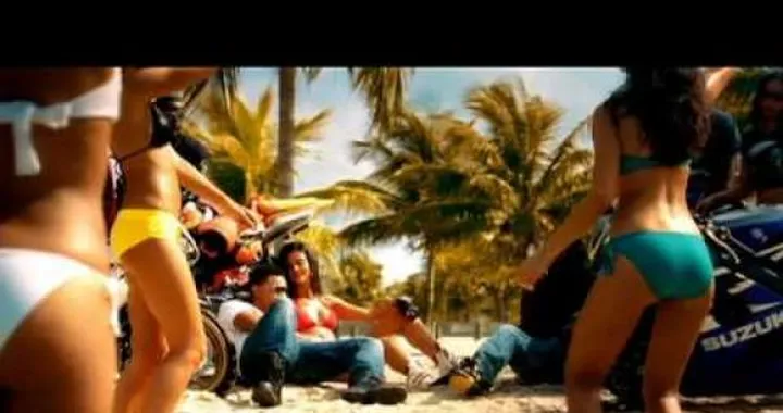 Moto e donne. Chi sta meglio di Shaggy?