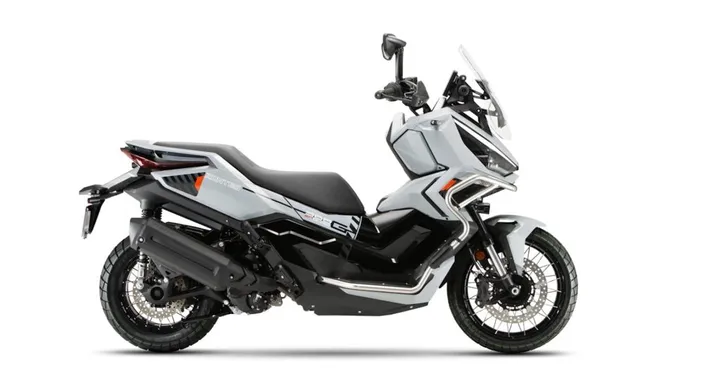 Zontes ZT368-G 2026: cruise control e consumi da 3,5 l/100 km