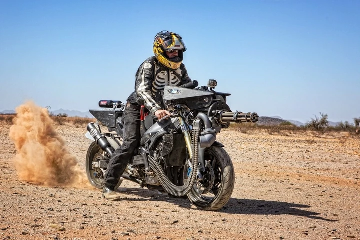 High Speed Interceptor, una Yamaha R1 con cannone rotante