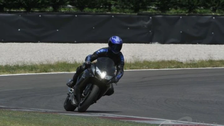 Scatto in Corsa: Suzuki GSX-R 750 K8 ad Adria