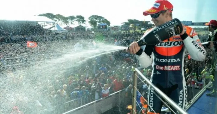 Stoner: "fantastico vedere tutto l'affetto del pubblico". Pedrosa: "non ho rimpianti, Jorge si è meritato il titolo"