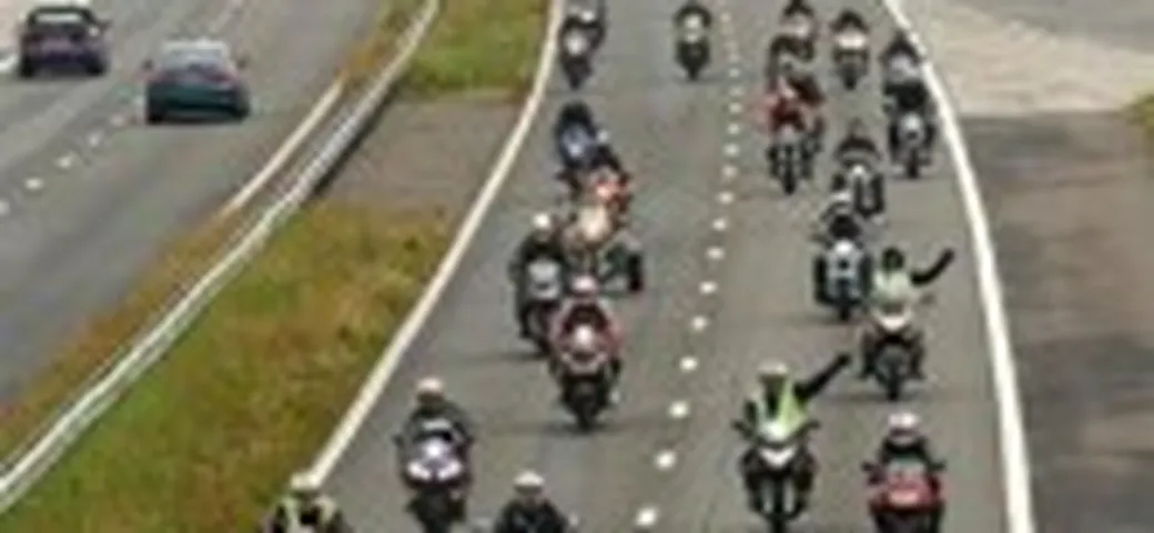 Motociclisti del Regno... Unito contro il caro benzina