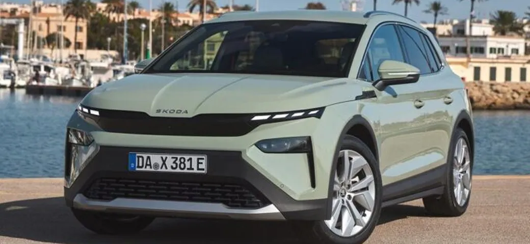 Skoda Elroq 85x, debutta la nuova versione a trazione integrale da 285 CV