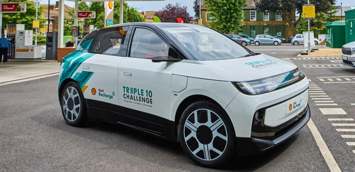 Batteria immersa nel liquido: il progetto Shell promette ricariche in meno di 10 minuti