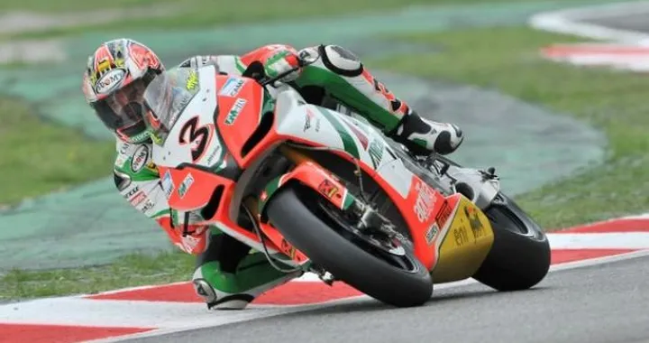 Tripletta per Aprilia e Max Biaggi, stagione trionfale: Mondiale Piloti, Mondiale Costruttori e Classifica a squadre