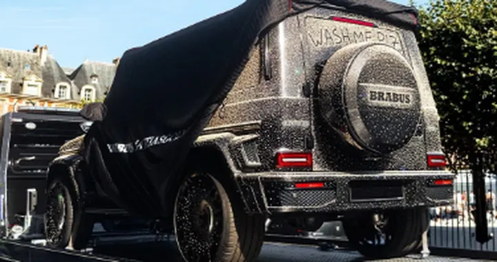 Mercedes Classe G, Brabus la ricopre di cristalli e perle: il fuoristrada diventa un gioiello