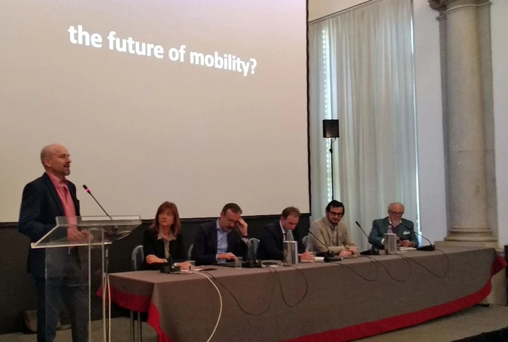 Mobilità digitale: da BMW a Waze, le nuove frontiere [Video]