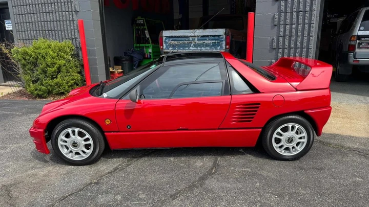 Motore turbo, porte ad ala di gabbiano e 720 kg: la kei car più rara