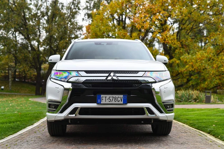 SUV ibridi: Mitsubishi Outlander PHEV arriva in Italia
