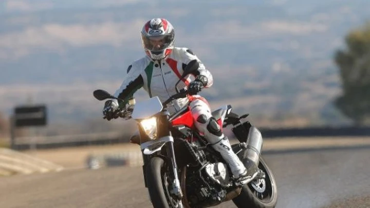 Husqvarna Nuda 900 e 900R: il Test di Motoblog