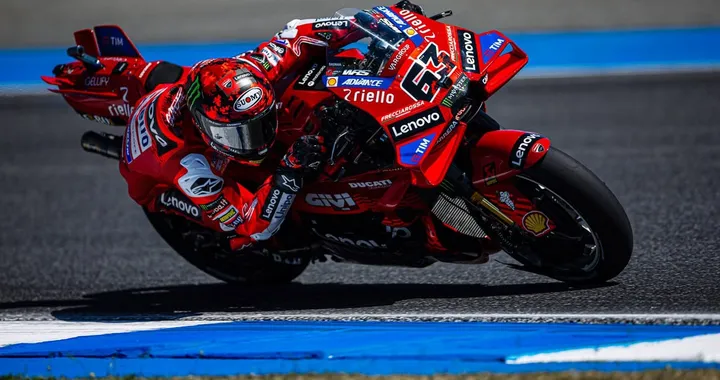 Bagnaia trionfa nella Sprint di Motegi: Marquez vicino al nono titolo