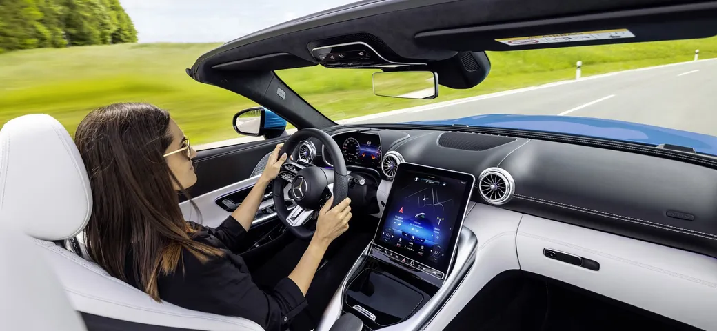 Mercedes-AMG SL 2022: svelati gli interni
