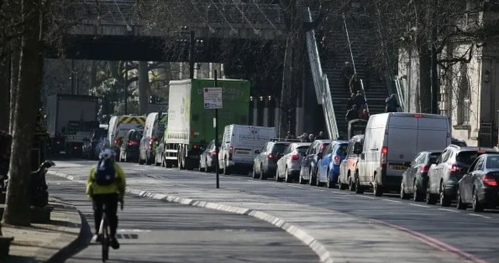 GB, vietate le auto a benzina e diesel dal 2040