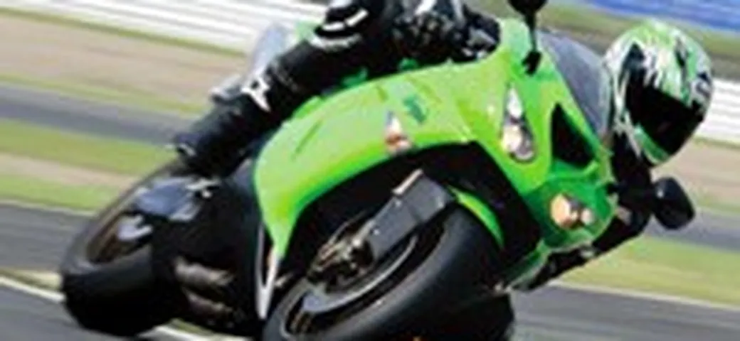 La ZX-10R strapazza la concorrenza