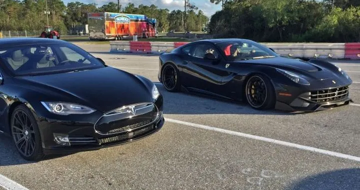 La Tesla Model S sfida in accelerazione la Ferrari F12 [Video]