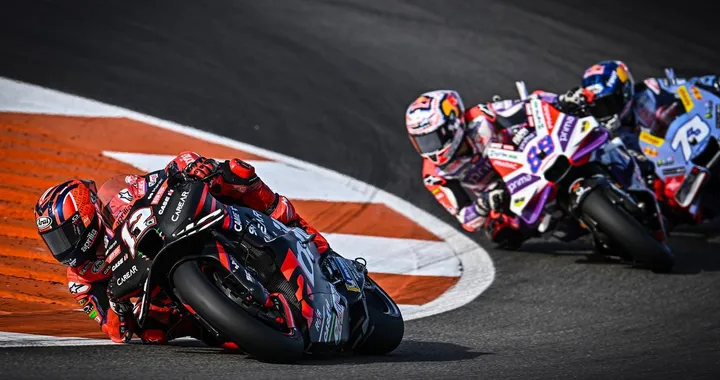 Aprilia Racing chiude la stagione 2023 di MotoGP con tre moto in top ten