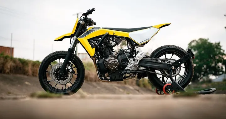 Yamaha MT-07 by Andrew Stagg: la naked di Iwata si veste da motard