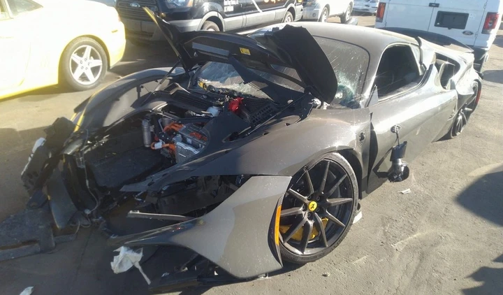 Ferrari SF90 Stradale distrutta a pochi chilometri dalla consegna
