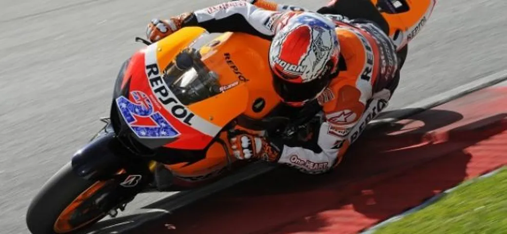 MotoGP: via il GP di Phillip Island? Ezpeleta attacca, Stoner risponde