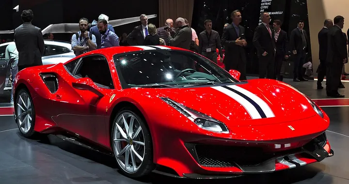 Furto di una Ferrari 488 Pista, i ladri passano per vittime