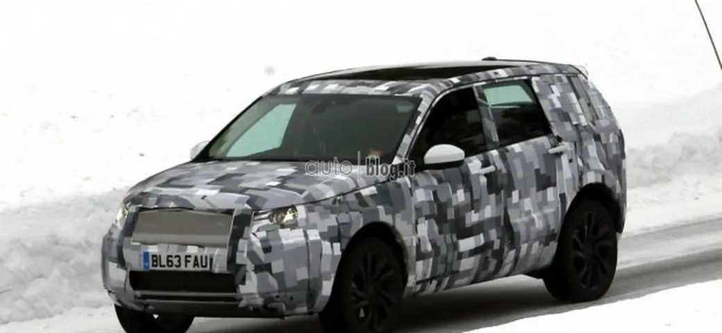 Land Rover Freelander: foto spia del Baby Discovery