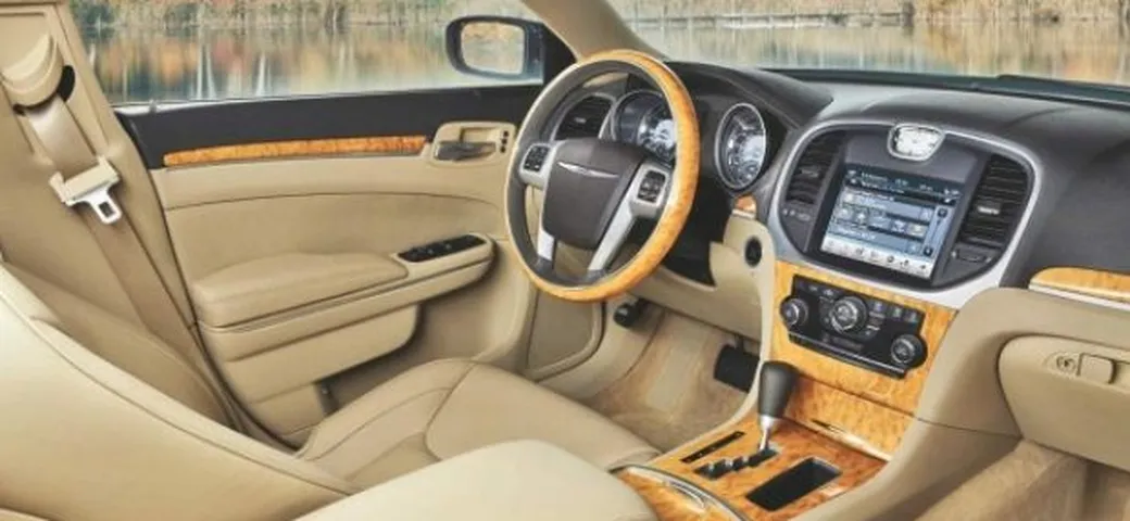 Chrysler 300C: foto degli interni
