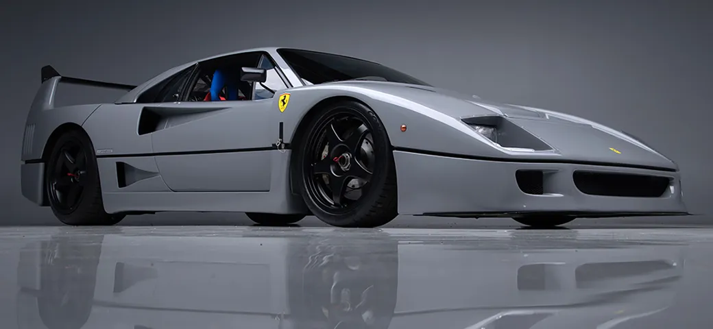 Una Ferrari F40 grigia all'asta senza prezzo di riserva