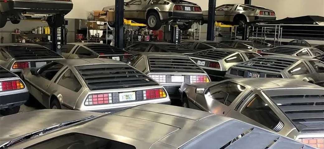 Il mistero delle DeLorean ammassate in un garage