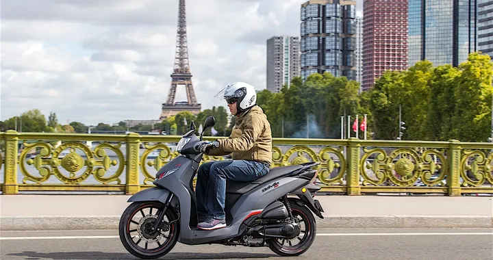 Peugeot Belville: la prova dello scooter del leone a Parigi