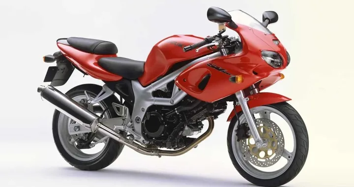 Suzuki SV400 e SV400S: storia di due gioielli per il mercato nipponico