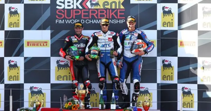 Nurburgring, le cadute degli "dei". Biaggi, miracolo a metà. Melandri, doppio zero. Davies, la prima volta.