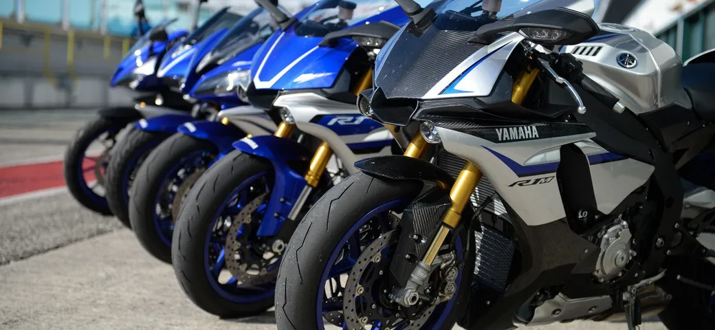 Dainese e AGV D-Stores Track Day con Yamaha in Franciacorta