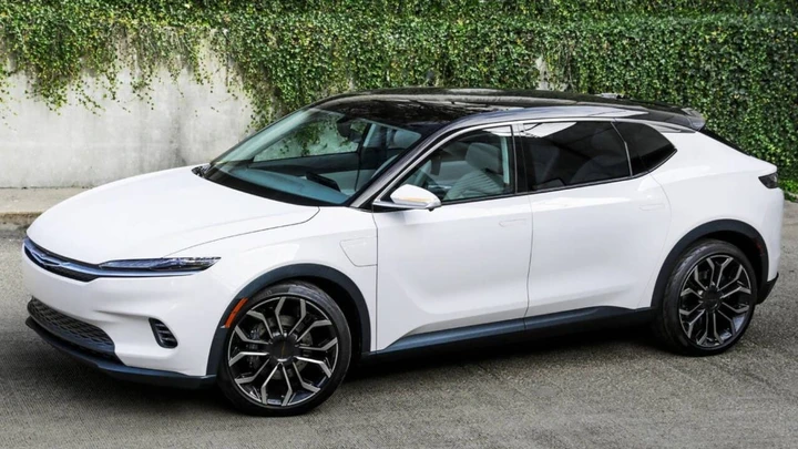 Il rilancio di Chrysler passa da un crossover ibrido: tanta curiosità