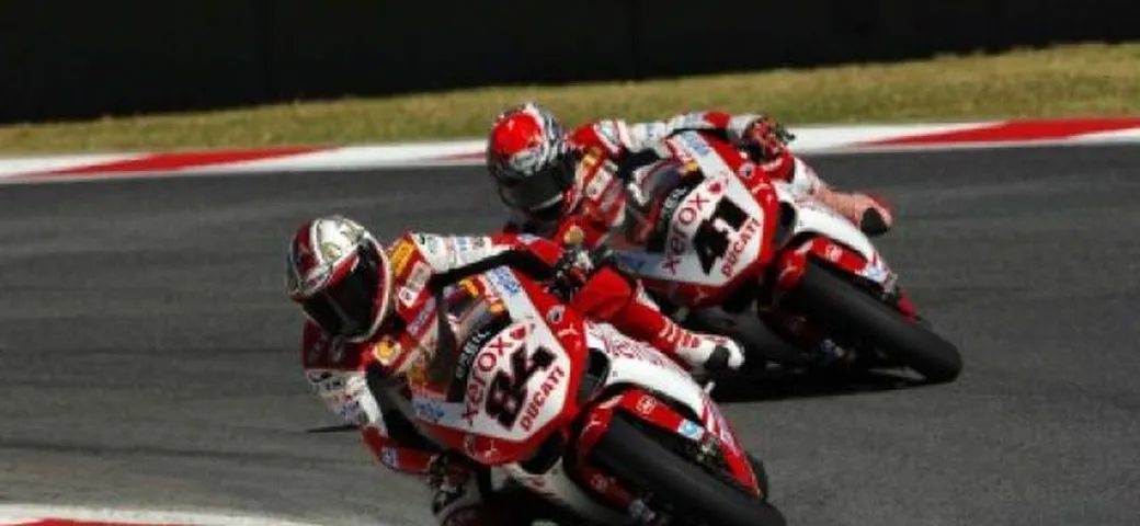 Kyalami: è rosso Ducati. Doppietta di Haga. E Fabrizio gran 
