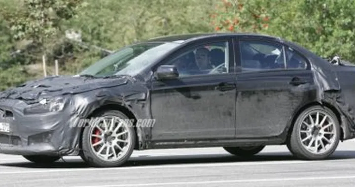 Mitsubishi Lancer Evo X - foto spia