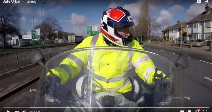 La polizia inglese educa i motociclisti su YouTube [Video]