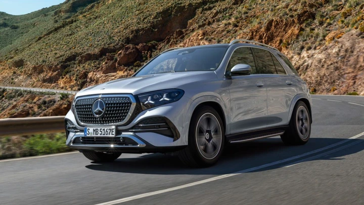 Mercedes-Benz GLE, tutto sul restyling: motorizzazioni elettrificate