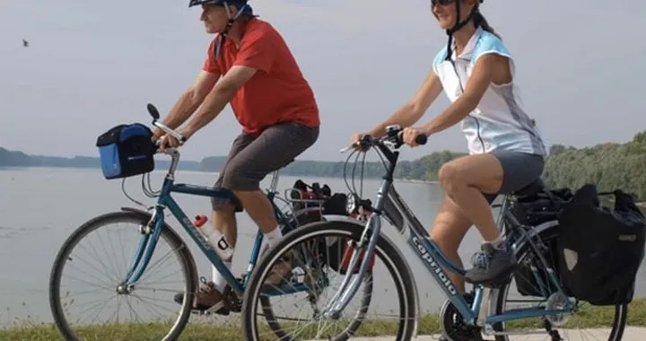 Sicurezza stradale: otto volte più pericoloso andare in bici che in macchina.