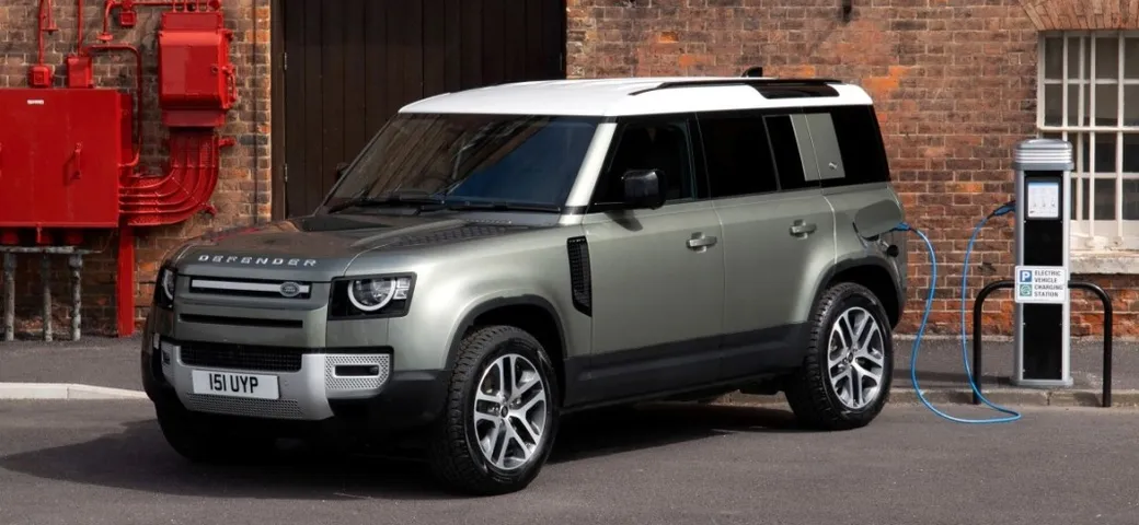 Land Rover Defender: con la gamma 2021 arriva l'ibrida plug-in