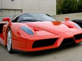 Si può abbandonare una Ferrari Enzo all'aeroporto? È successo