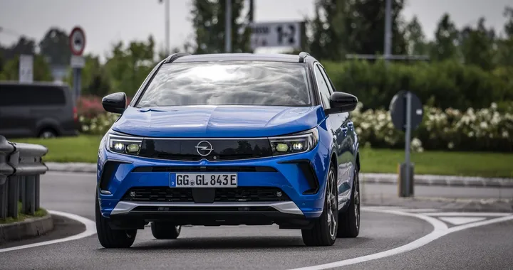 Nuova Opel Grandland: primo contatto con il SUV del Fulmine