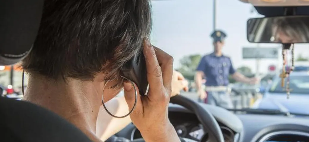Cellulare alla guida, pugno duro dell'Inghilterra