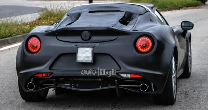 Alfa 4C Spider: informazioni e prime foto spia