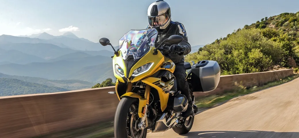 BMW R 1250 RS: sulla Sport Tourer arriva la tecnologia ShiftCam
