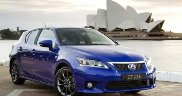Lexus: nuove plastiche ecologiche per la CT 200h
