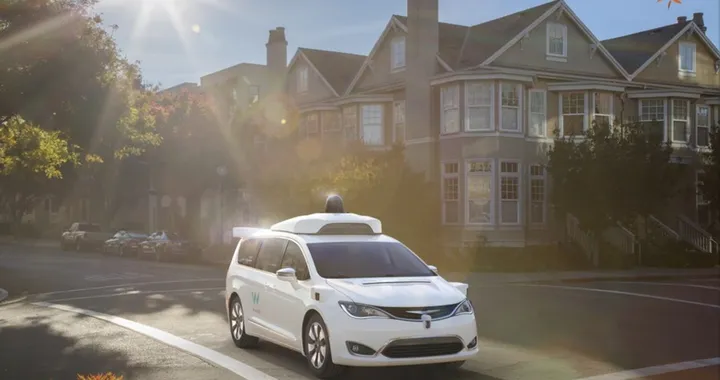 FCA: 62.000 Pacifica Hybrid per Waymo