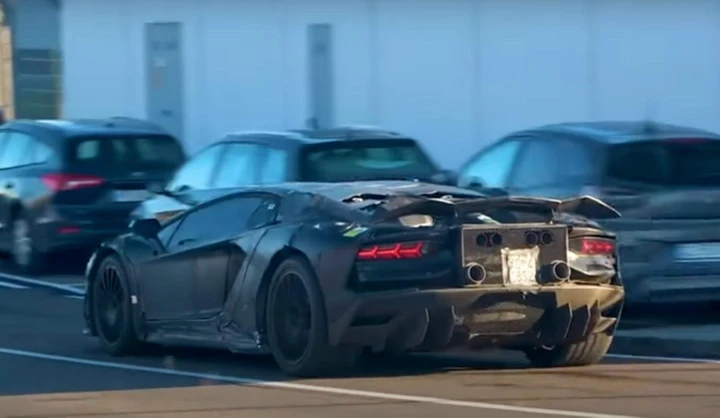 L'erede della Lamborghini Aventandor sarà ibrida [Video]