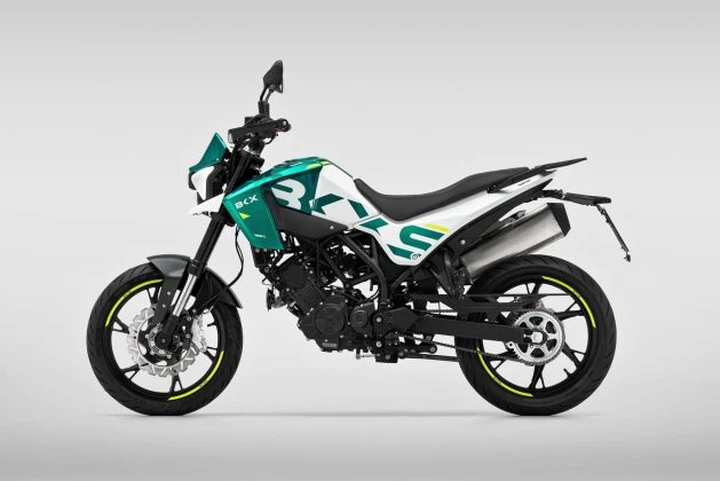 Benelli BKX 125 S: 15 CV e fino a 500 km di autonomia per la città